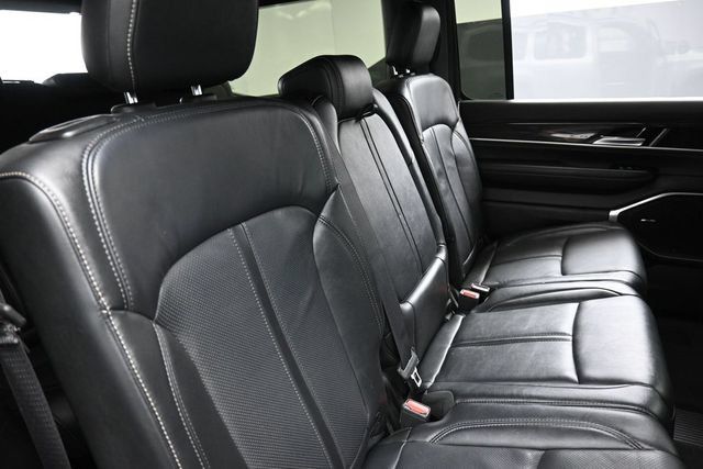 Used 2022 Jeep Wagoneer Series II AWD/4WD image 30