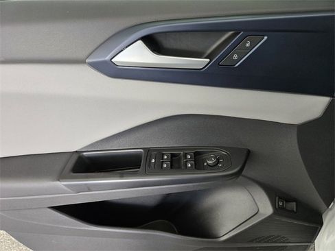 Used 2022 Volkswagen Taos SE image 19