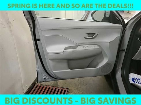 Used 2025 Hyundai Kona SEL image 4