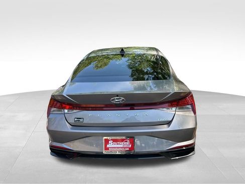 Used 2022 Hyundai Elantra Limited w/ Cargo Package image 4