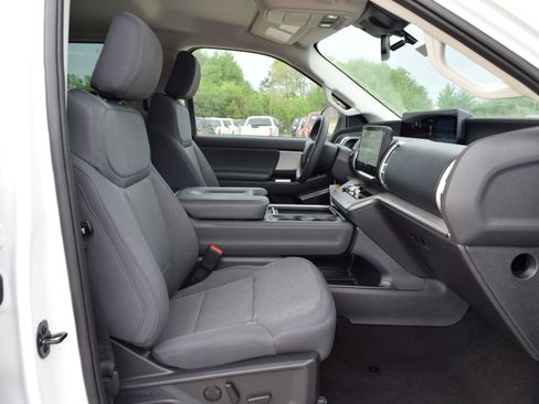 New 2026 Ford Expedition Active image 25