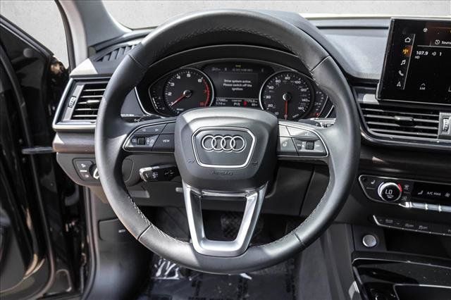 Used 2023 Audi Q5 2.0T Premium w/ Convenience Package AWD/4WD image 12