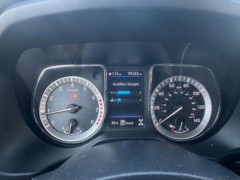 Used 2019 Nissan Titan SV image 43