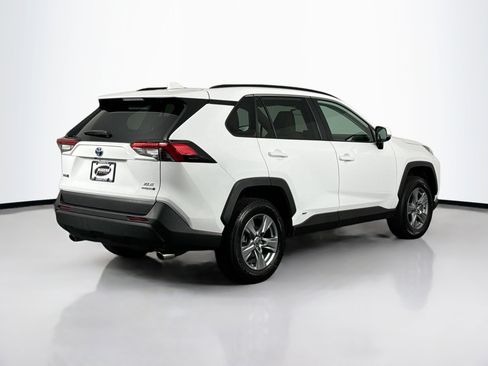 Used 2022 Toyota RAV4 XLE w/ Convenience Package image 11