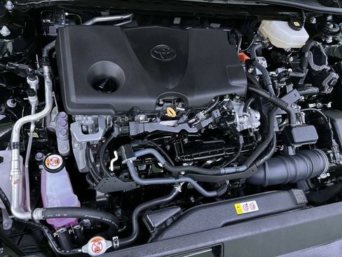 Used 2025 Toyota Camry SE FWD image 19