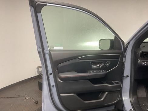 New 2025 Honda Pilot Black Edition image 9