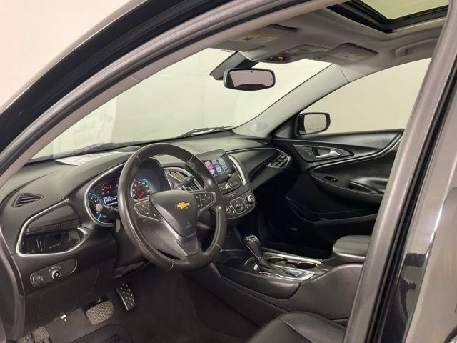 Used 2017 Chevrolet Malibu LT w/ Leather Package FWD image 19