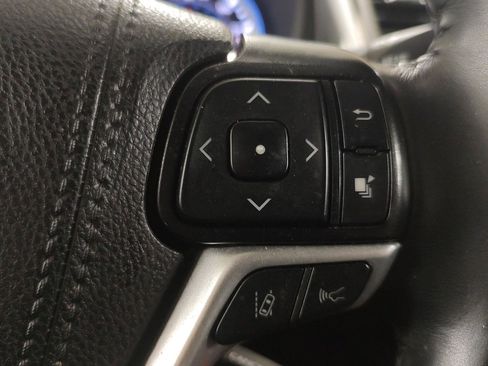 Used 2019 Toyota Highlander XLE AWD/4WD image 16