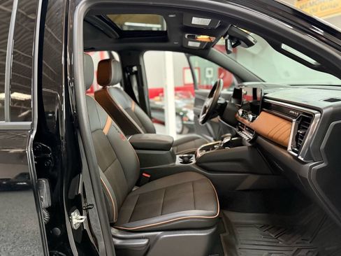 Used 2024 GMC Canyon AT4 w/ Technology Package AWD/4WD image 17