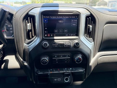 Used 2019 Chevrolet Silverado 1500 LT AWD/4WD image 17