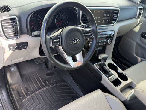 Used 2021 Kia Sportage EX FWD image 4