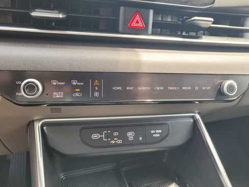 Used 2026 Kia Carnival EX FWD image 23