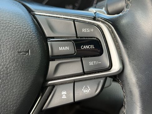 Used 2018 Honda Accord Sport image 17
