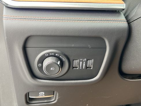 Used 2024 Jeep Grand Cherokee Summit image 16