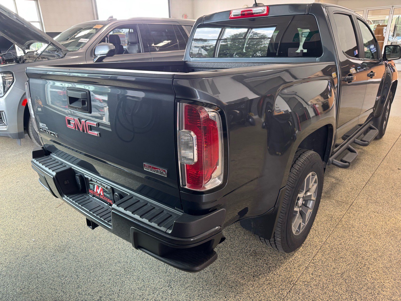 Used 2015 GMC Canyon SLE w/ All-Terrain Package AWD/4WD image 5