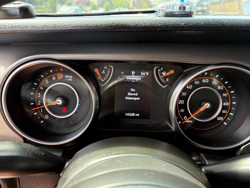 Used 2023 Jeep Gladiator Sport AWD/4WD image 10