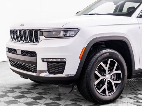 Used 2023 Jeep Grand Cherokee L Limited AWD/4WD image 34