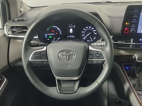 Used 2022 Toyota Sienna XLE image 22