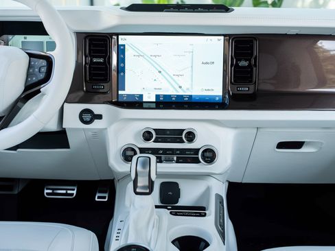 Used 2024 Ford Bronco Black Diamond image 41