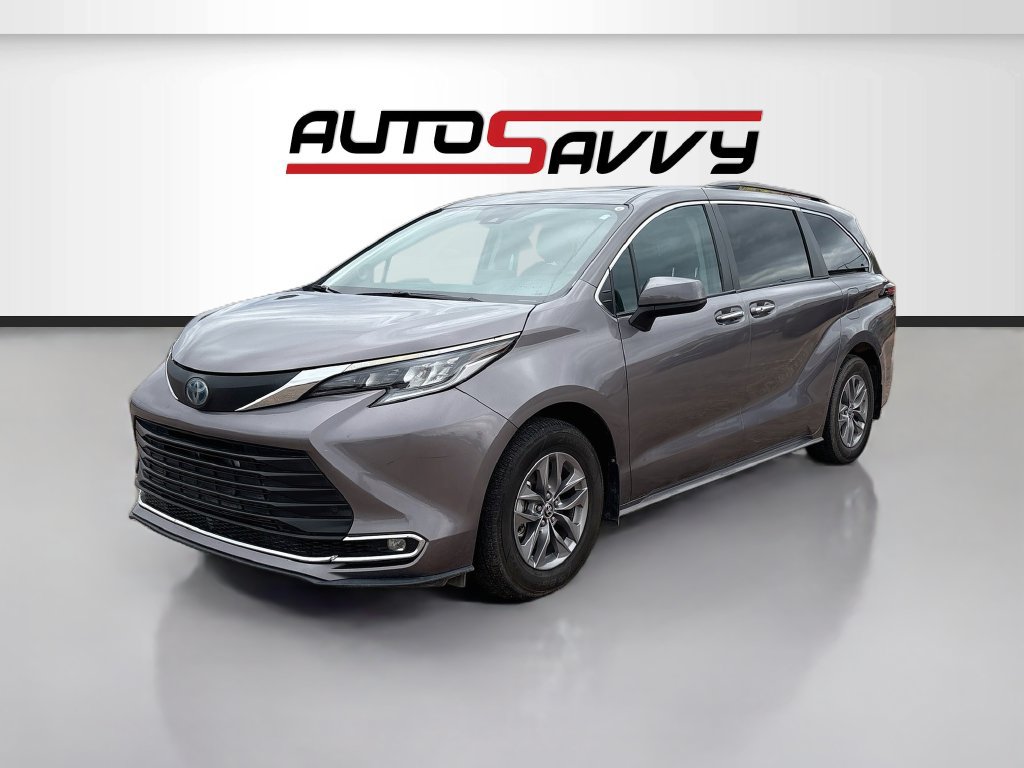 Used 2023 Toyota Sienna XLE w/ XLE Plus Package AWD/4WD image 3