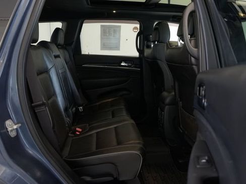 Used 2020 Jeep Grand Cherokee Overland AWD/4WD image 32