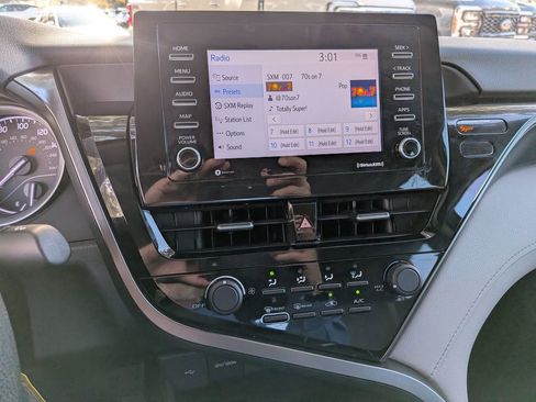 Used 2021 Toyota Camry LE image 26