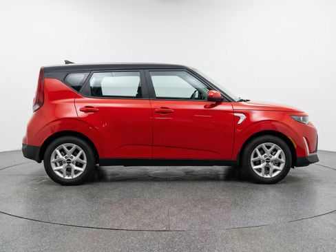 Used 2025 Kia Soul LX w/ LX Technology Package FWD image 5