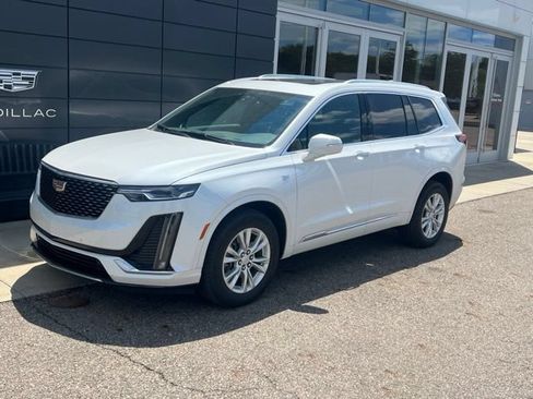 Used 2025 Cadillac XT6 Luxury AWD/4WD image 1