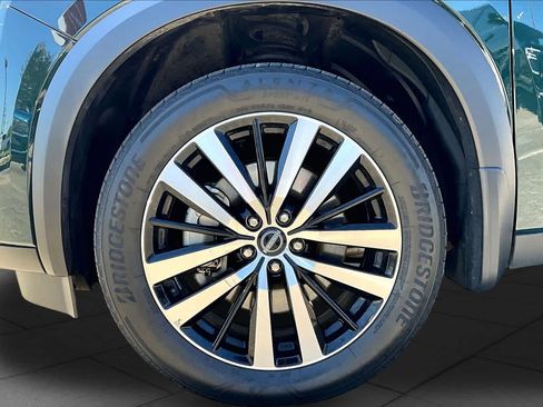 Certified 2025 Nissan Pathfinder Platinum w/ Cargo Package FWD image 11