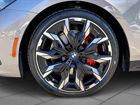 Used 2026 BMW 540i xDrive w/ M Sport Package image 11