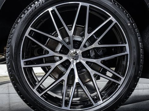 Certified 2025 Porsche Macan image 23