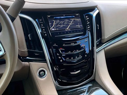 Used 2020 Cadillac Escalade Platinum AWD/4WD image 7