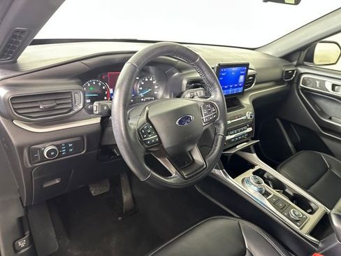 Used 2020 Ford Explorer XLT w/ Equipment Group 202A image 13