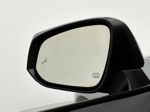 Used 2023 Toyota Corolla Cross XLE w/ Convenience Package image 13