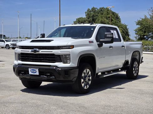 Used 2025 Chevrolet Silverado 2500 Custom w/ Custom Value Package AWD/4WD image 3