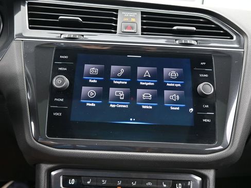 Used 2021 Volkswagen Tiguan SE R-Line image 22
