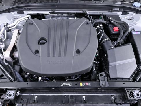 Certified 2025 Volvo V60 B5 Cross Country Plus image 35