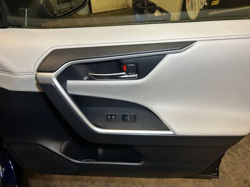 Used 2019 Toyota RAV4 Limited w/ Cold Weather Package AWD/4WD image 17