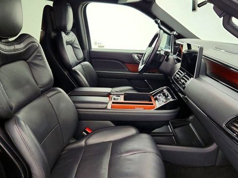 Used 2024 Lincoln Navigator Reserve image 24