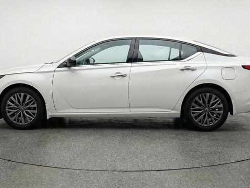 Used 2025 Nissan Altima 2.5 SV image 5