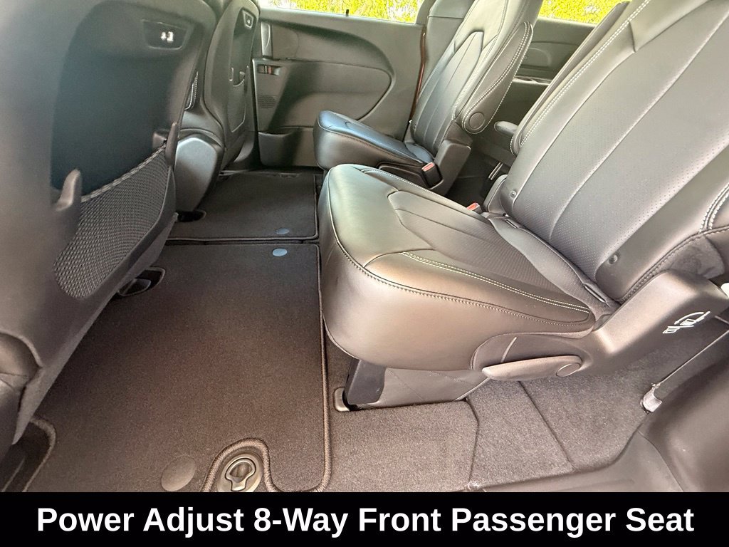 New 2027 Chrysler Pacifica Select w/ Family Tech Group FWD image 28