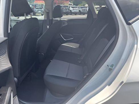 Used 2025 Kia Soul LX w/ LX Technology Package FWD image 21