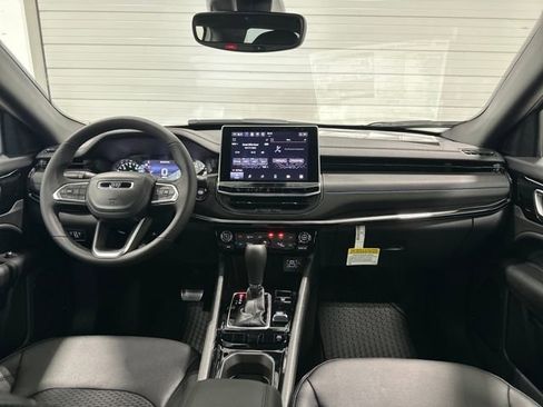 New 2026 Jeep Compass Latitude image 13