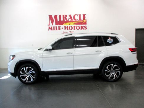 Used 2021 Volkswagen Atlas SEL Premium image 2