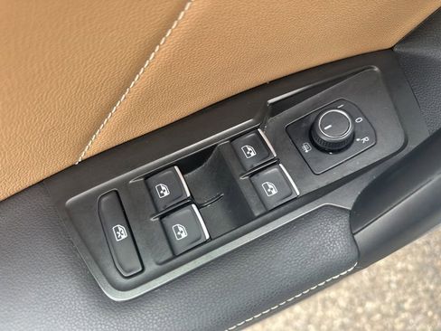 Used 2024 Volkswagen Tiguan SE AWD/4WD image 14