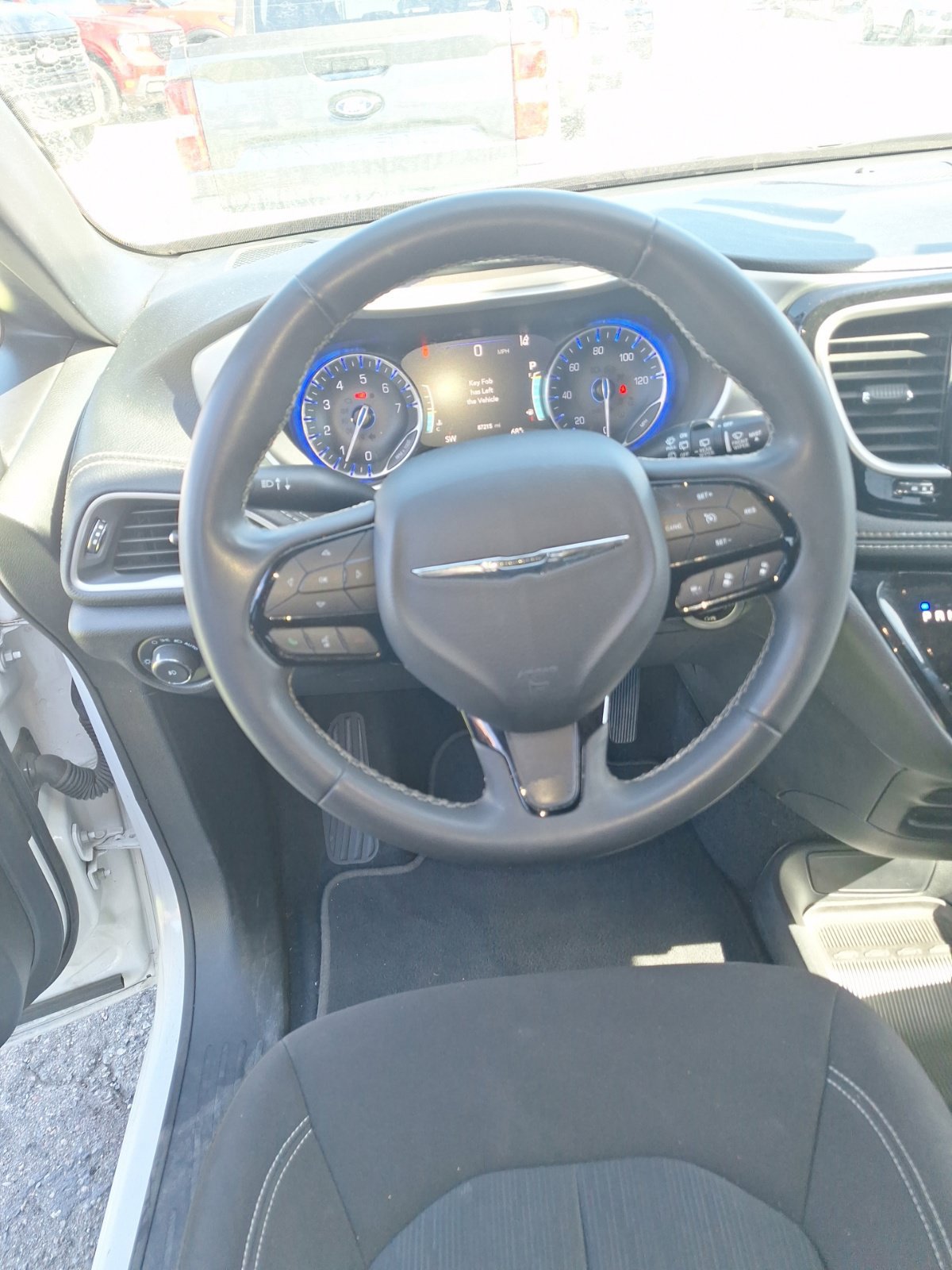 Used 2022 Chrysler Pacifica Touring FWD image 13