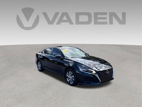 Certified 2024 Nissan Altima 2.5 S FWD image 1