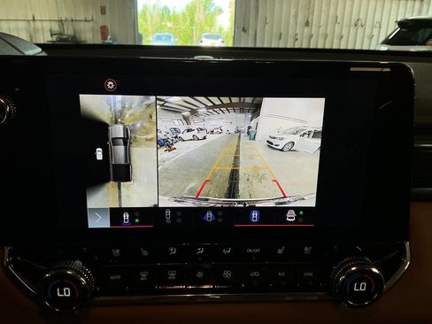 Used 2023 GMC Canyon AT4 w/ AT4 Premium Package AWD/4WD image 23