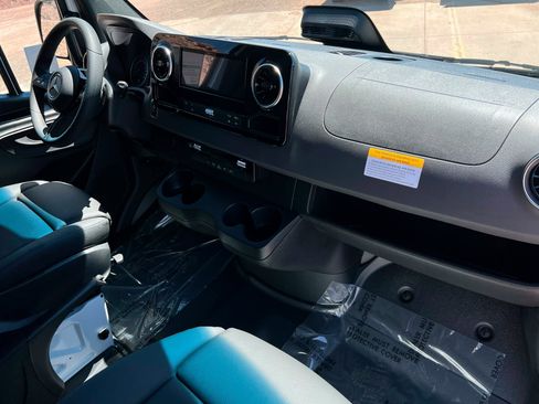 New 2025 Mercedes-Benz Sprinter 2500 image 21