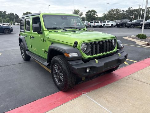 Used 2025 Jeep Wrangler Unlimited Sport AWD/4WD image 3